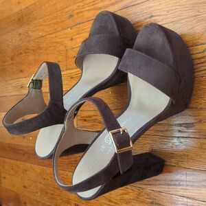 NWOT Chinese Laundry Size 7 Dark Brown Faux Suede Open Toe High Heel Sandals